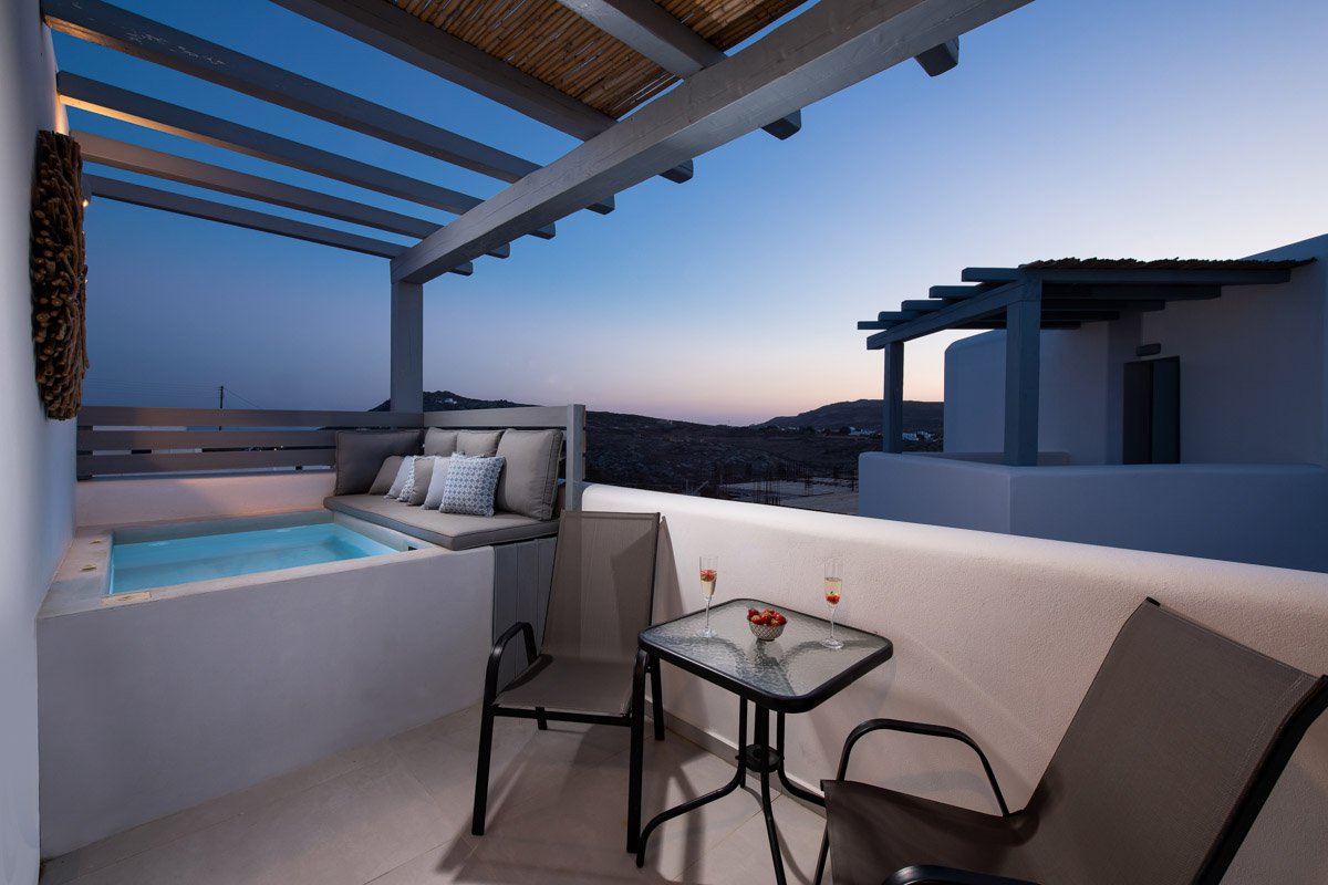 Evening by the mini Pool of One-Bedroom Flat