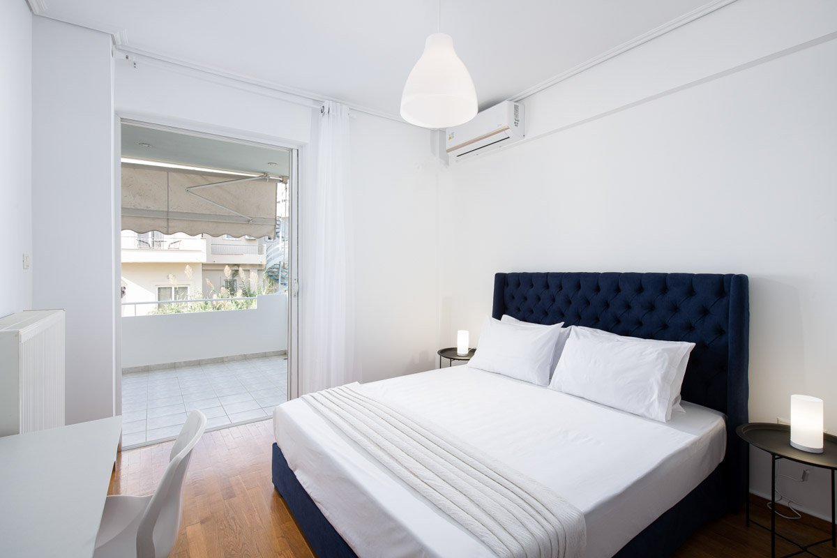 Bedroom and balcony of Alimos Flat