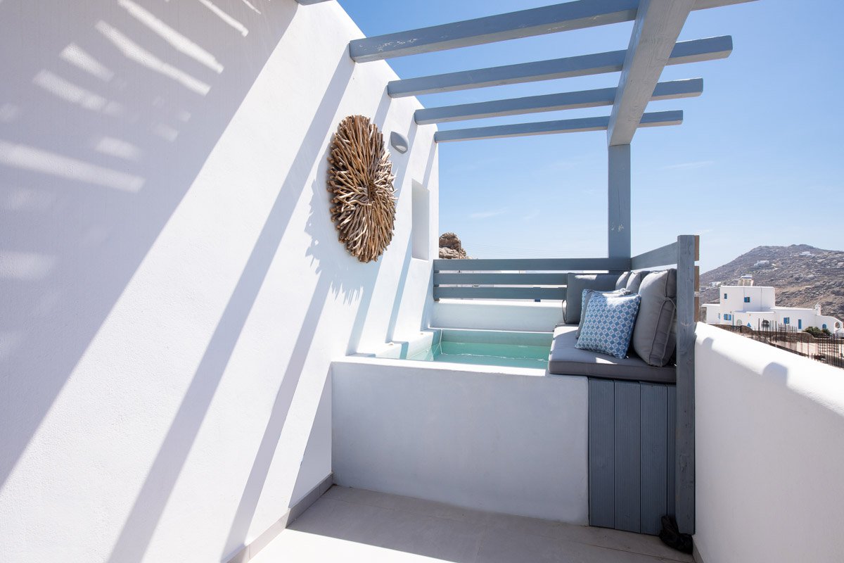 Mini Pool View of One-Bedroom Flat